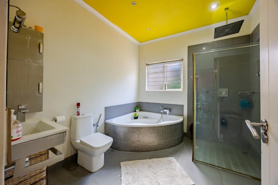 6 Bedroom Property for Sale in Woodstock Western Cape